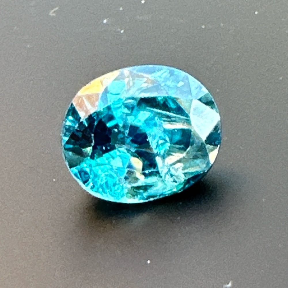 4.43 Crt Natural Zircon Faceted Gemstone - Picture 3 of 17